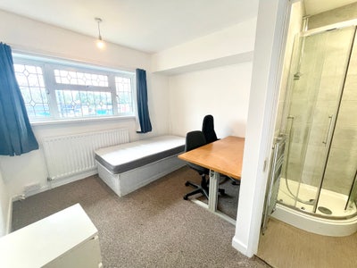 En-Suite Rooms in Shared House Main Photo