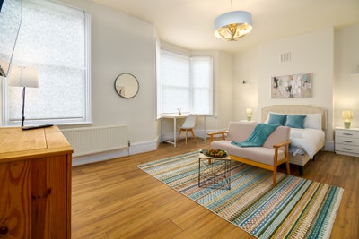 Bright Spacious Master Room Near West Hampstead Main Photo