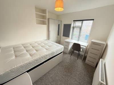 Bedroom available Main Photo