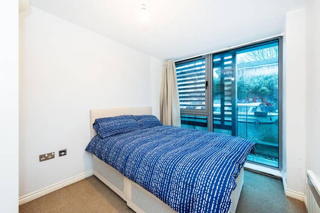 Camden! Room w/ private GYM! Call Us Now! Main Photo