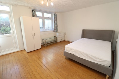 3 Beautiful Double Rooms in Canary Wharf/E14/Dlr Main Photo