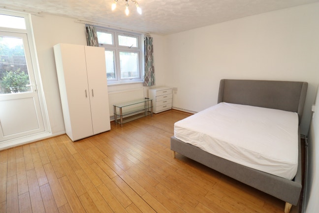 3 Beautiful Double Rooms in Canary Wharf/E14/Dlr Main Photo