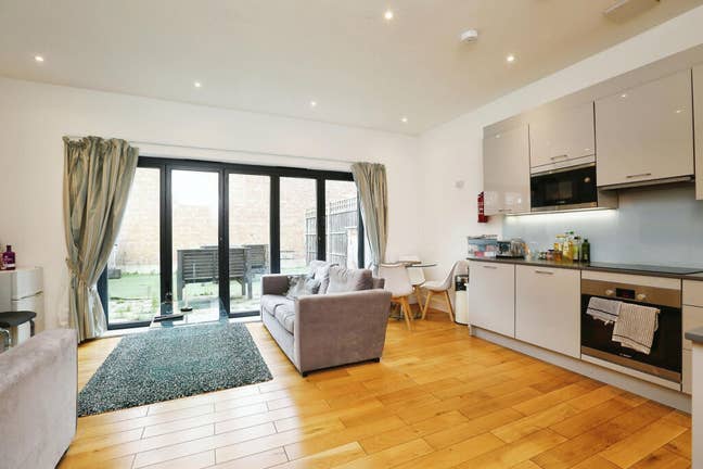 Lovely Ensuite Room Available - All Bills Included Main Photo