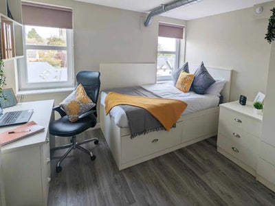 Modern stylish non en suite room available!  Main Photo