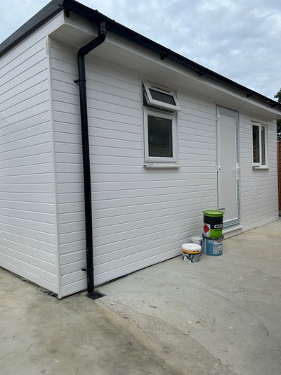 There is a single room with a private bathroom. Main Photo