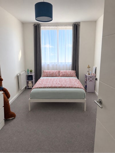 Furnished Room with Bathroom and Thames Views Main Photo