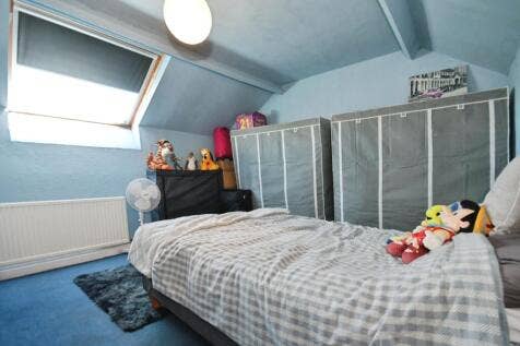 Huge Loft Double Room – 10 Min Walk to Meadowhall Main Photo