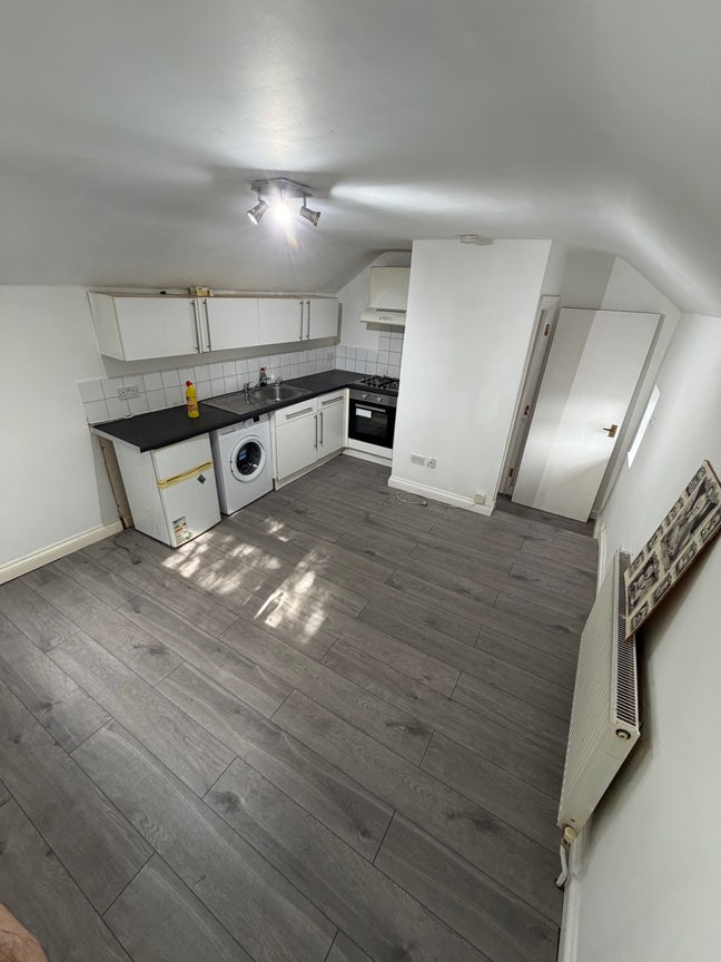 One bed self contained flat Main Photo