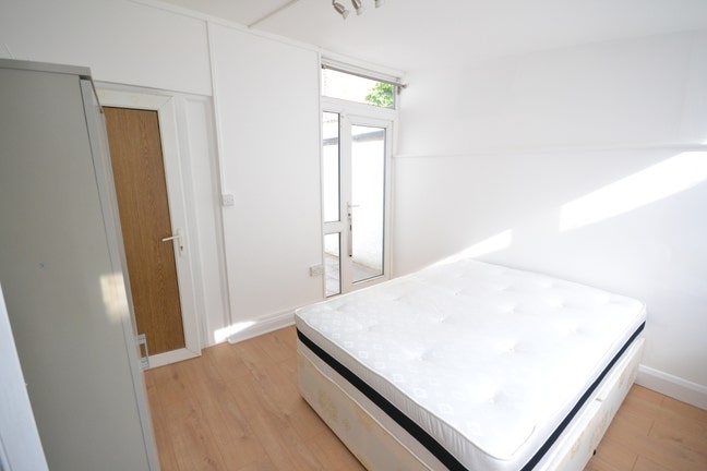 One Bedroom Ground Floor Flat Main Photo