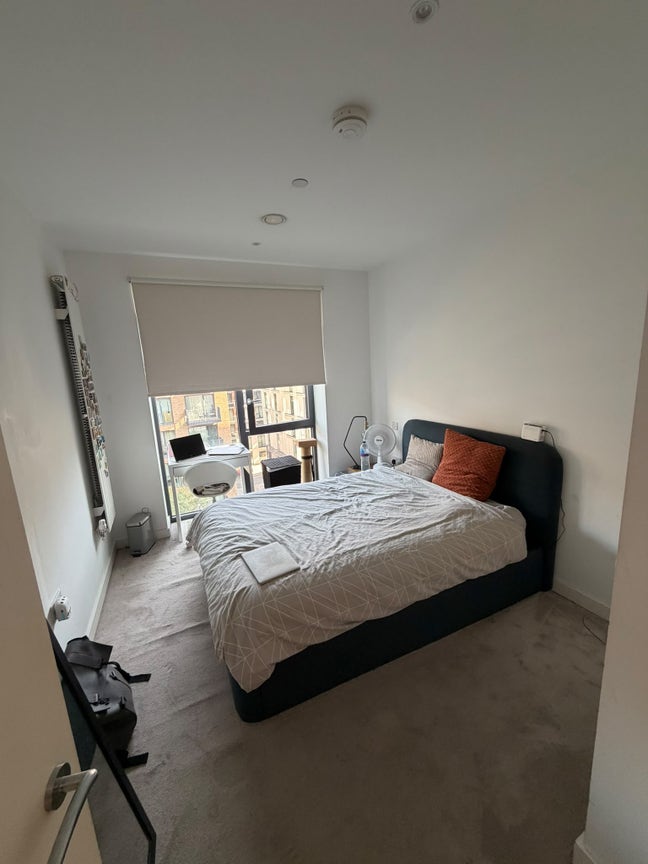 Double room in royal wharf - all bills included! Main Photo