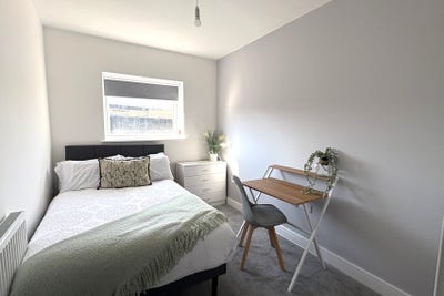 Stunning Property - Double Ensuite available NOW Main Photo
