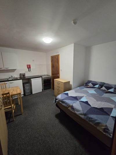 Lovely Studio Flat in Palmers Green Main Photo