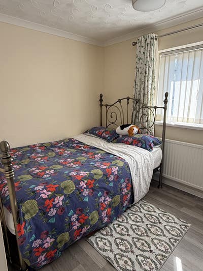     Affordable Double Room in a Welcoming Home Main Photo