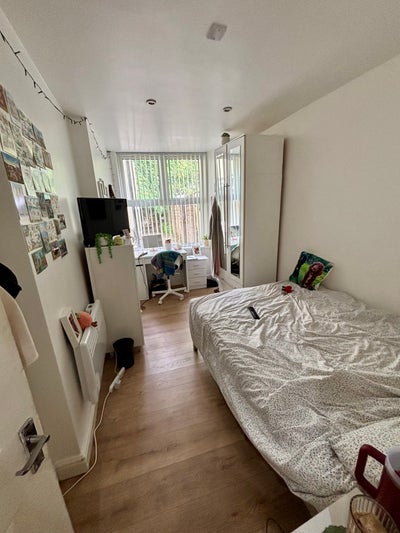 Double Room in Cathays - Tenancy Takeover  Main Photo