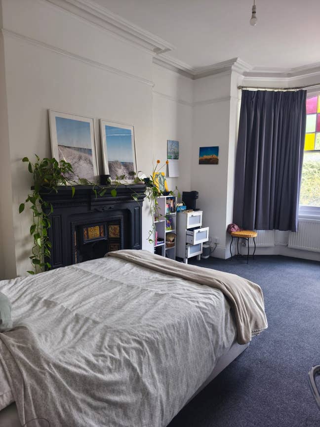 Big room available in a 2 bed flat in London Zone2 Main Photo