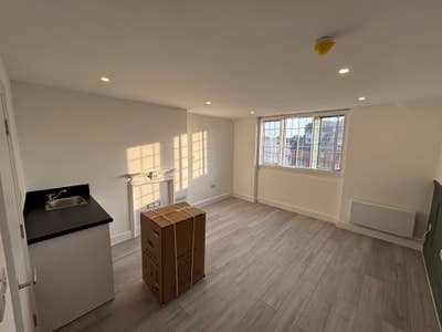 Studio, High Street — Brand New - Zero deposit Main Photo