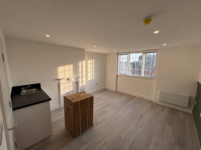 Studio, High Street — Brand New - Zero deposit Main Photo