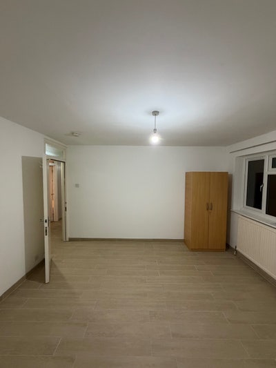 1 big size double bedroom Main Photo