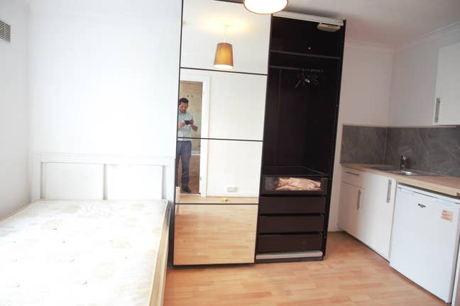En-suit  bedroom available to rent in Hanwell W7 Main Photo
