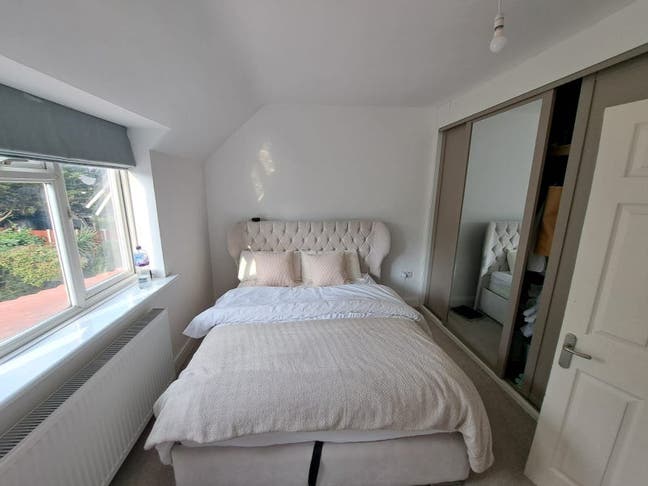 🏡 Spacious 3-Bed Home in Romford | Available NOW Main Photo
