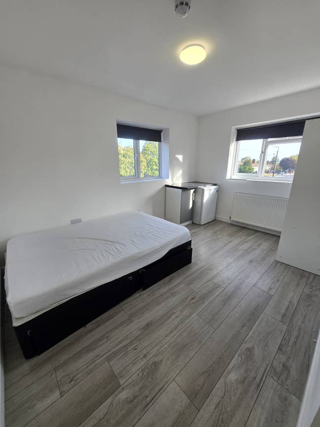Studio to Let – Slough, SL2 3AF
 Main Photo