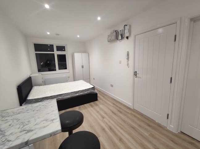 Studio Flat, Worsley Bridge Road, SE26 Main Photo