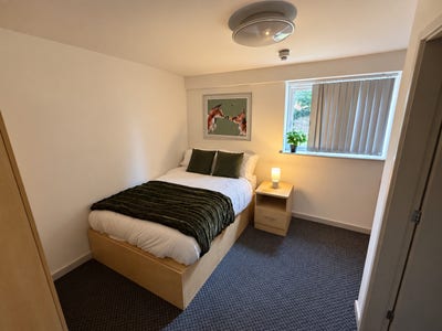 Large En-Suite Room | Double Bed | Bills Included Main Photo