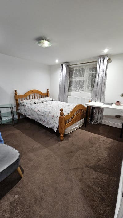 Spacious Room in  Family Home, Vicarage Road, E10 Main Photo