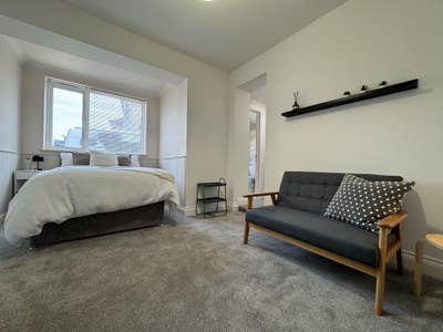 Studio-Style | Ensuite | Kitchenette | Parking Main Photo