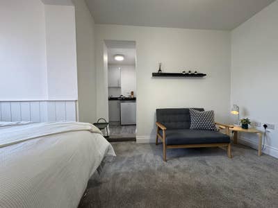 Studio-Style | Ensuite | Kitchenette | Parking Main Photo