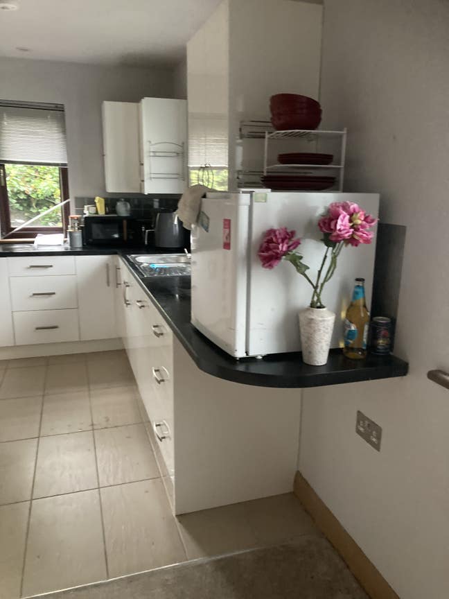 Ideal for Creatives - Peaceful Retreat near Shops  Main Photo