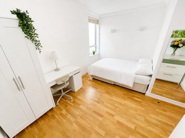 Bright En-Suite Double with Desk - Canary Wharf Main Photo