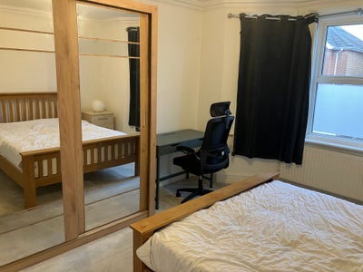 Beautiful double room offered in Parkstone Main Photo