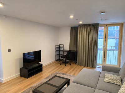Modern Furnished Room Near Piccadilly Gardens – M1 Main Photo