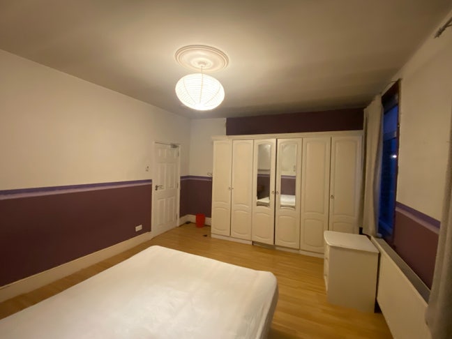 Lovely Double Room avail All bills Inclus 😍 Main Photo