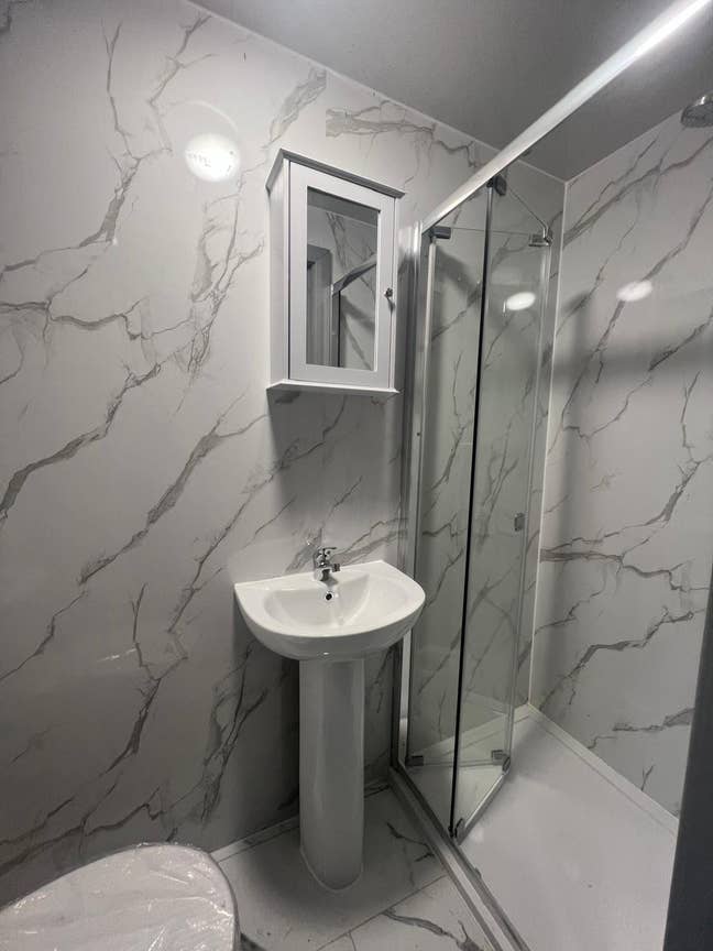 Ensuite Room  in  Slough SL1 Main Photo