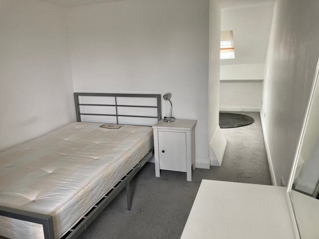 Bright & Spacious Professional Houseshare in Epsom Main Photo