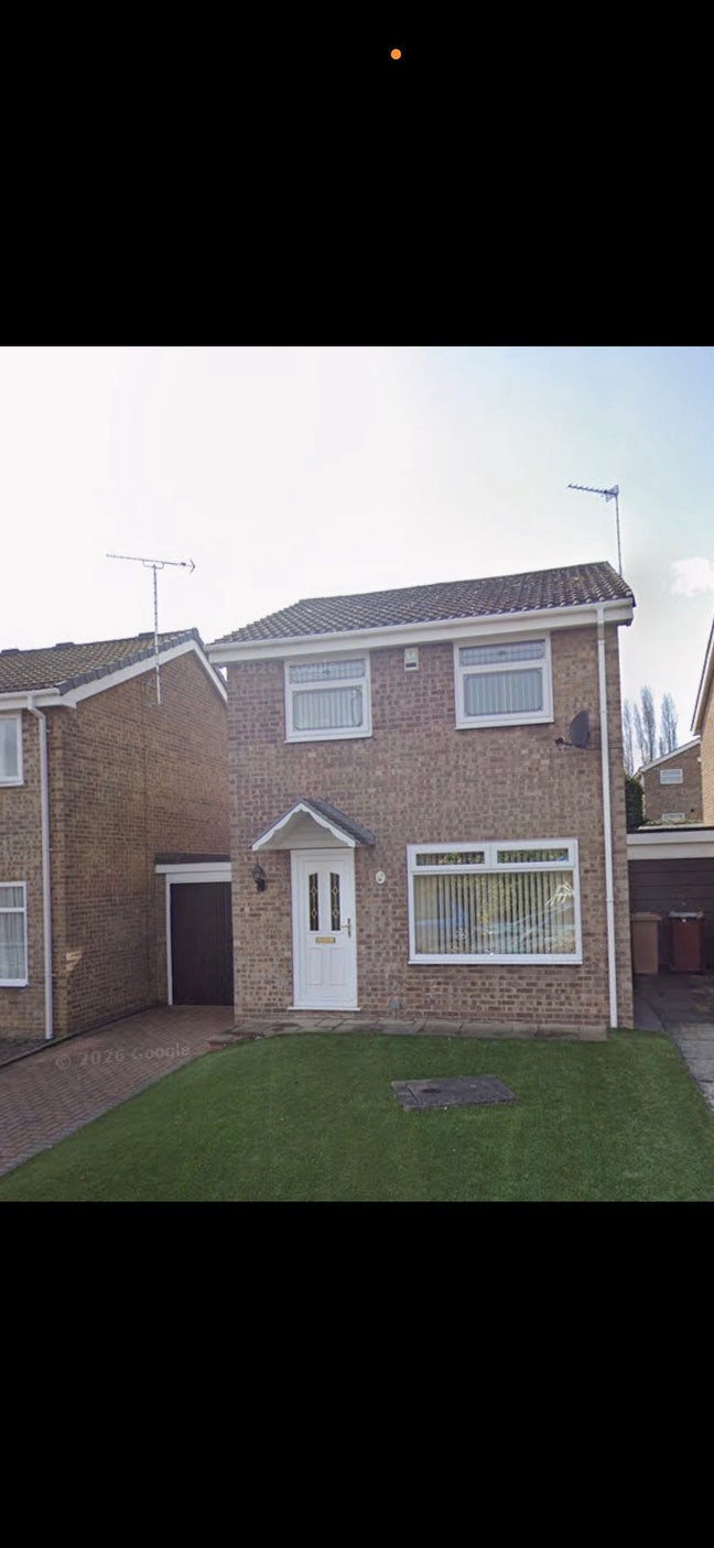 Beautiful 3 bedroom house with the garage and park Main Photo