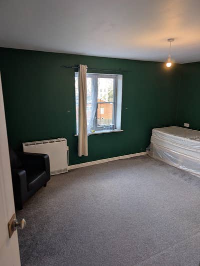Beautiful ensuite room near to the station Main Photo