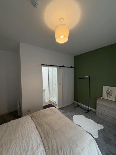 Modern En Suite Rooms Available Immediately  Main Photo
