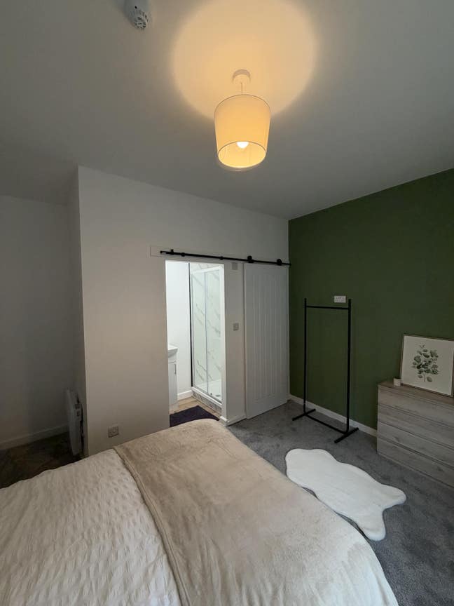 Modern En Suite Rooms Available Immediately  Main Photo