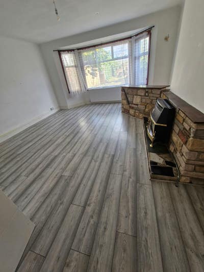Spacious 7-Bedroom Detached House with Parking Main Photo