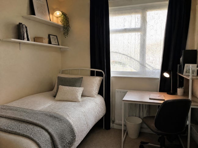 Newly refurbished kitchen Bathroom 1 room left  Main Photo