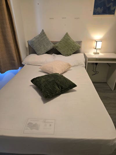Stunning Luton Ensuite | No Deposit | Bills Inc Main Photo