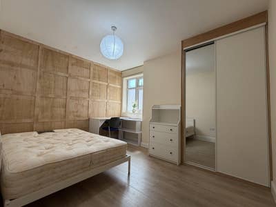 Large furnished bedroom - Bills included! Main Photo