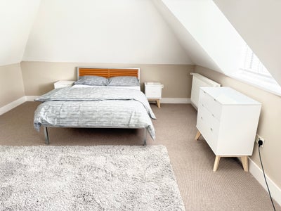 Large studio/and double room Main Photo