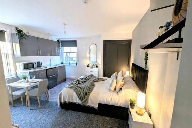 Brand new studio flats near Keele uni, town centre Main Photo