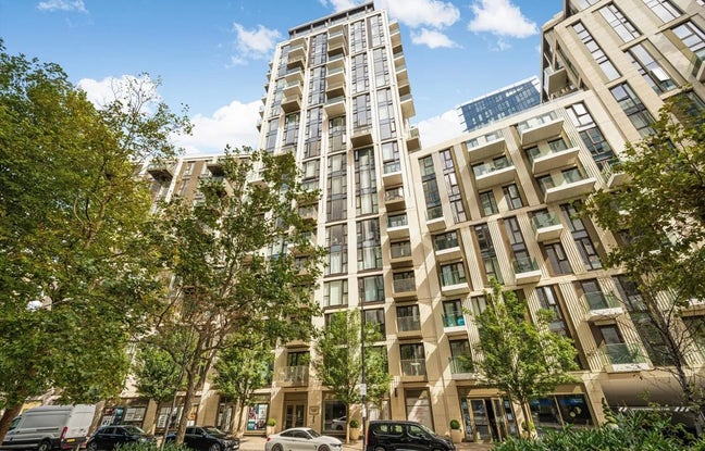 Luxury Living By Tower Bridge  Main Photo