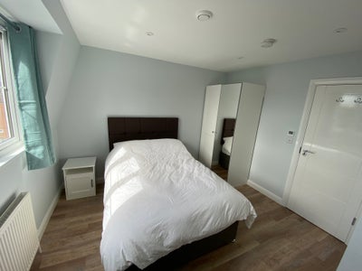 Double Room & En Suite Guildford Town Centre Main Photo
