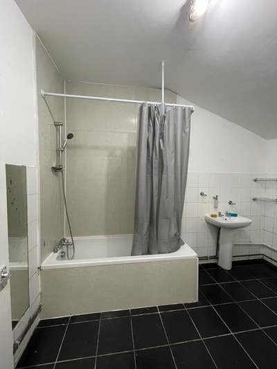 Double room available in ibrox G51 2RR Main Photo
